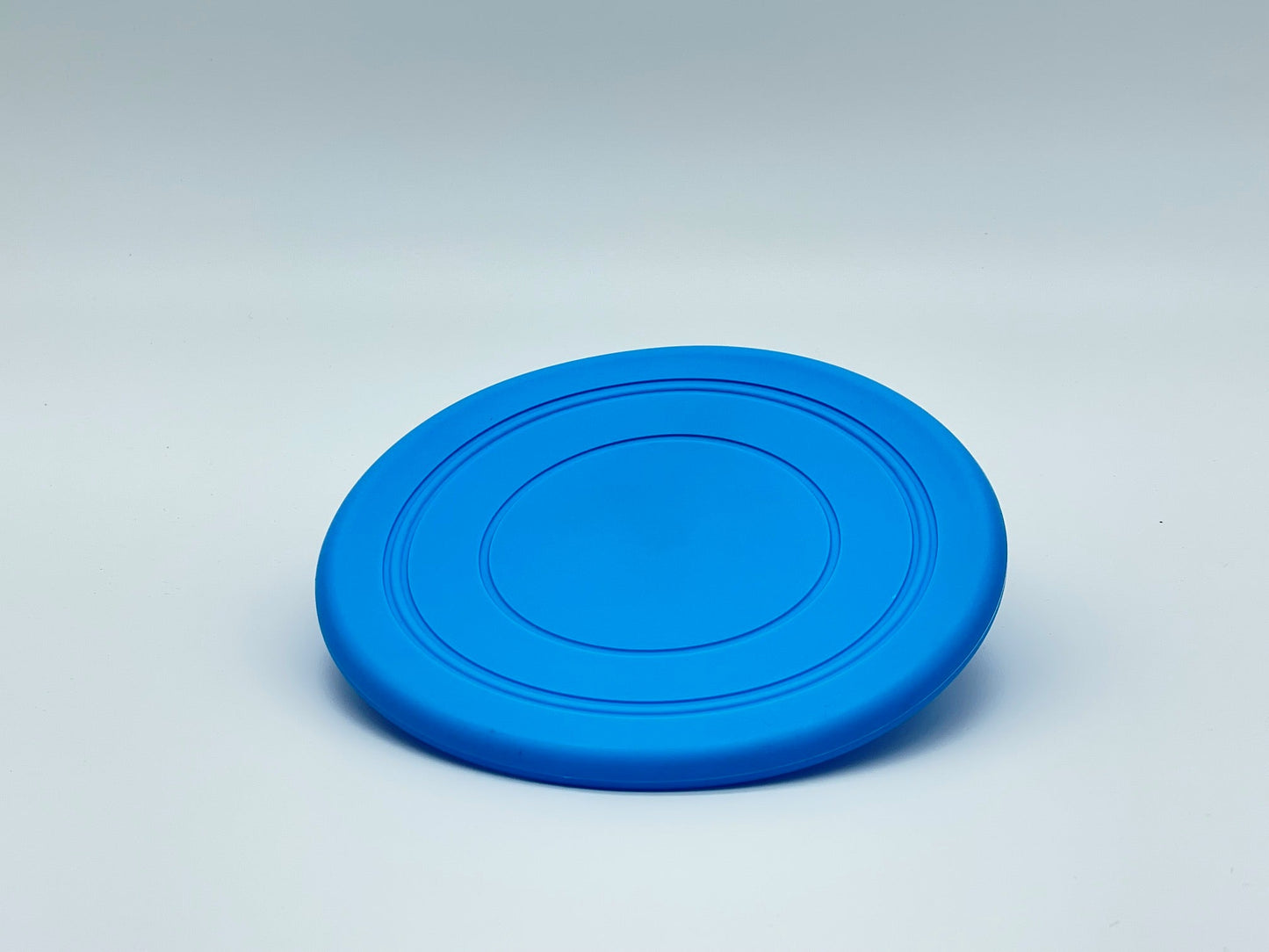Fetch Me Frisbee – The Ultimate Outdoor Toy for Dogs Who Live to Play